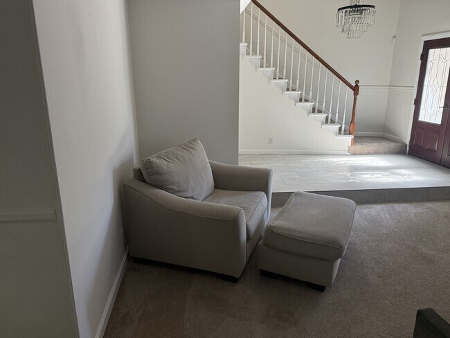 Building Photo - 217 Starlane Dr