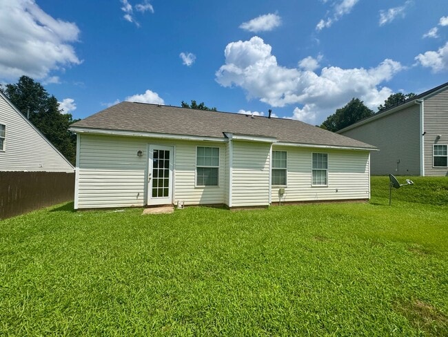Building Photo - 521 River View Dr