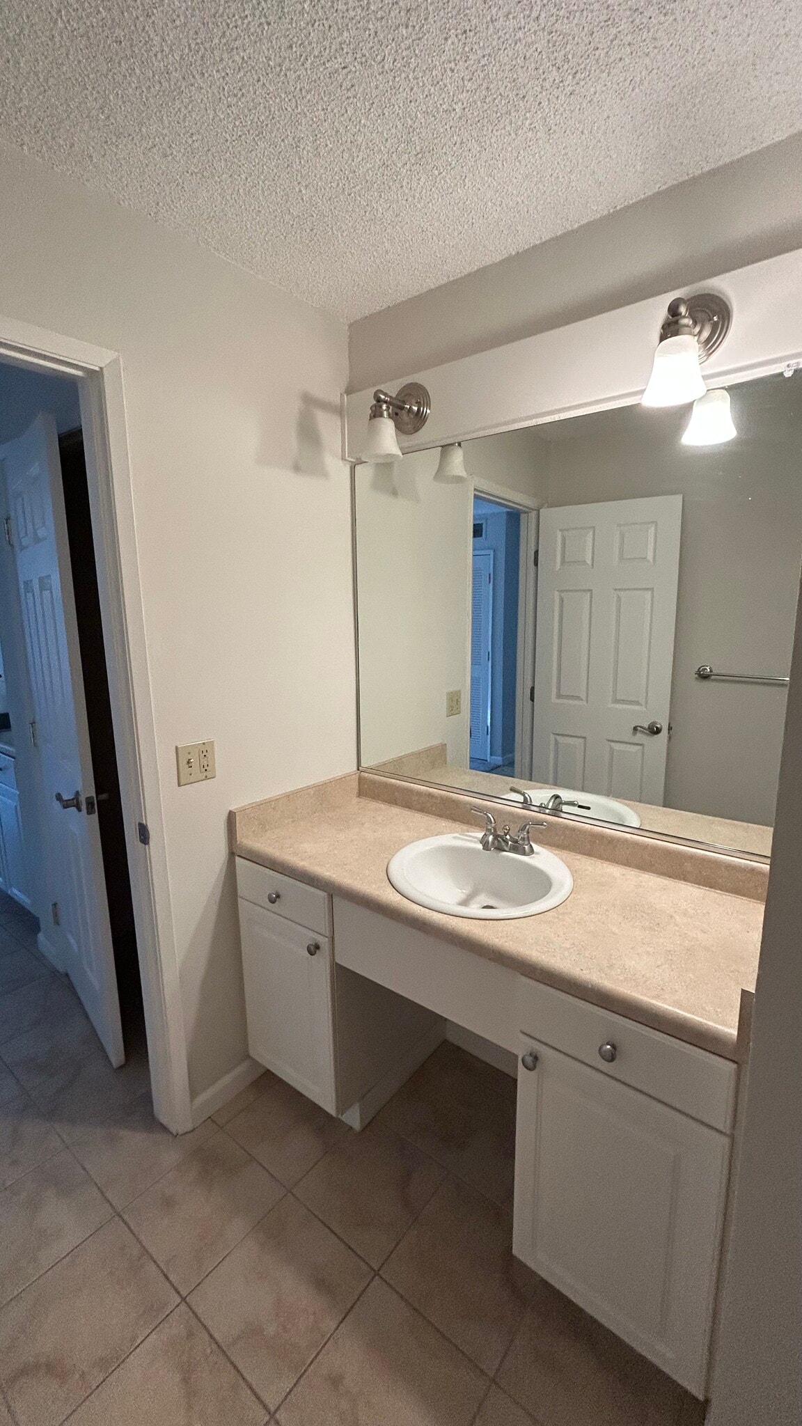 Dressing area - 871 Woodside Ln E