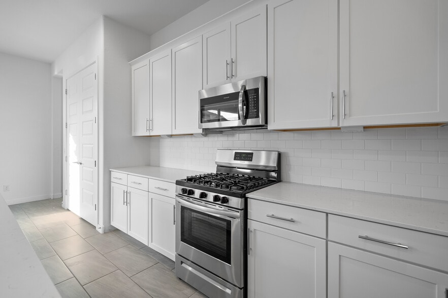 Building Photo - 9738 E Tiburon Ave