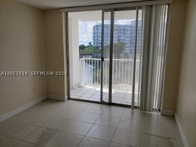 Building Photo - 1300 NE Miami Gardens Dr
