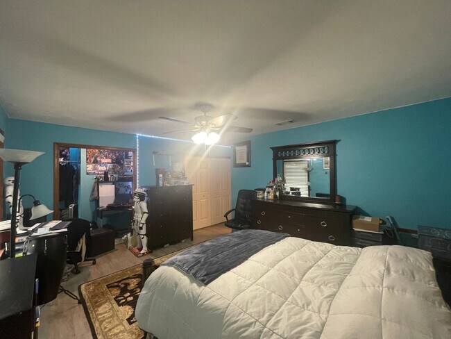 Building Photo - BEAUTIFUL 4 BED / 2.5 BATH SF IN COVENTRY
