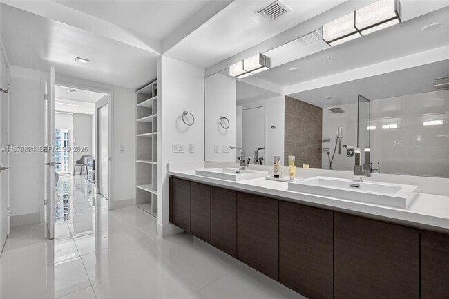 Building Photo - 300 Sunny Isles Blvd