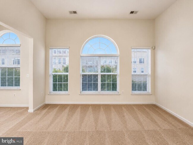 Building Photo - 6076 Wicker Ln