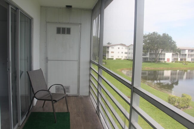 Building Photo - 454 Fanshaw K