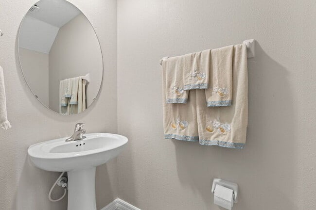 Building Photo - NEWLY UPGRADED Town Home For Rent in Touchstone!
