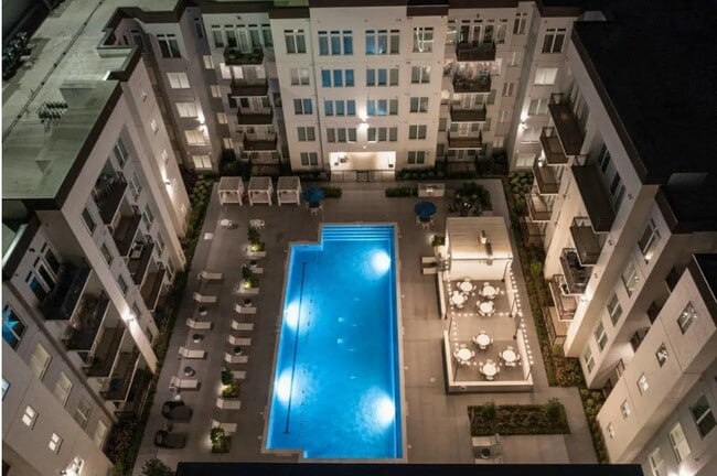 Building Photo - 1317 Post Oak Blvd