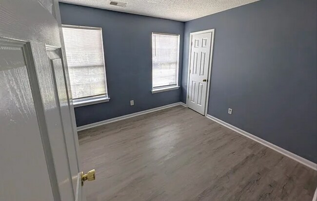 Building Photo - Completely remodeled gem located in the he...