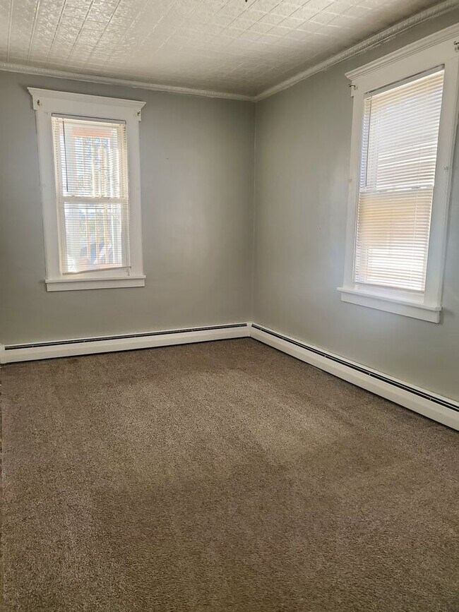 Building Photo - 155 Shaw St