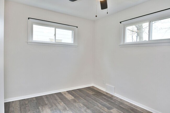 Building Photo - House for RENT in Girard!