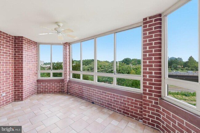 Building Photo - 2121 Jamieson Ave