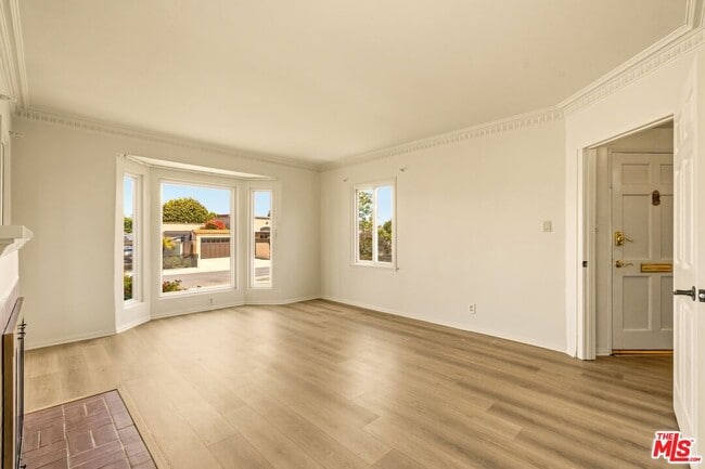 Building Photo - 7407 Naylor Ave