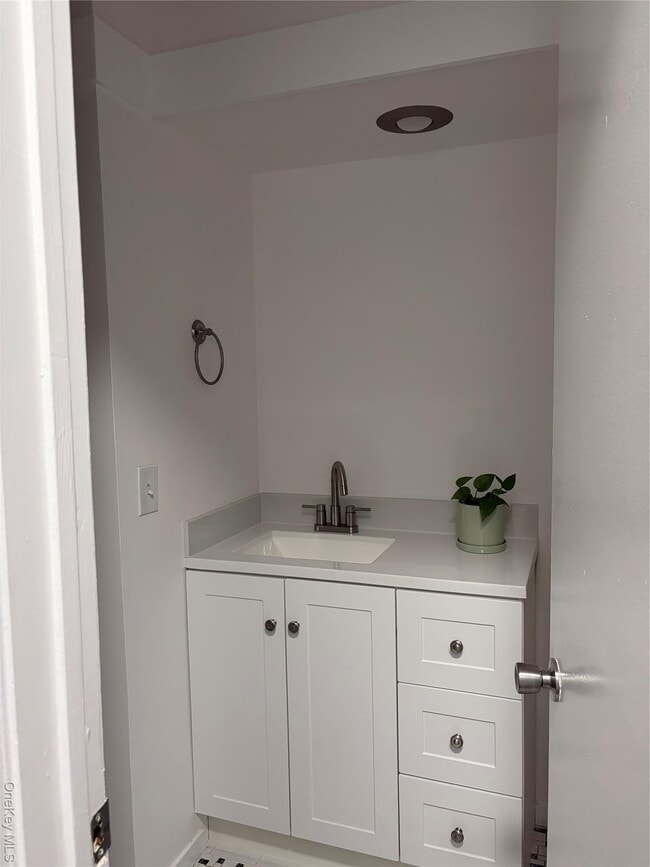 Building Photo - 1203 Village Dr