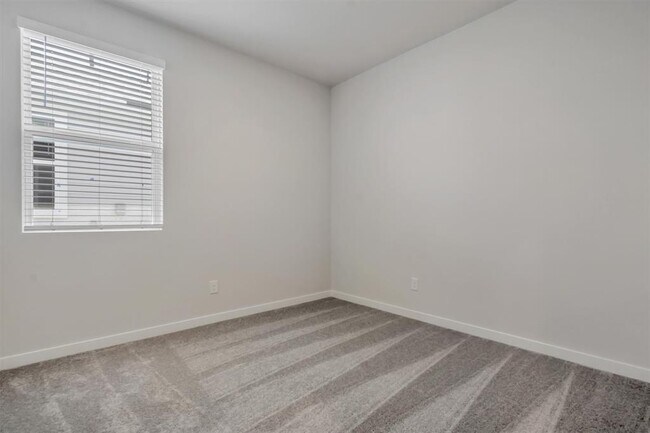 Building Photo - 212 Bendecido Loop