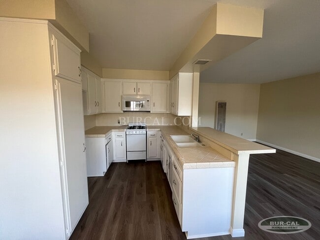 Kitchen - 268 Santa Anita Ave