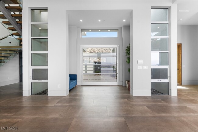 Building Photo - 5 Rockstream Dr