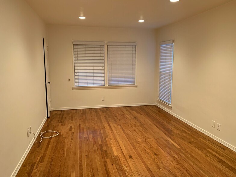 Living room - 4302 Elm Ave