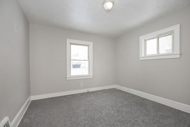 Building Photo - 4 BED 1 BATH UNIT IN GARFIELD HEIGHTS