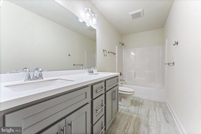 Building Photo - 321 Middletown Rd