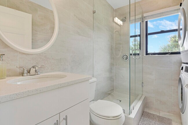 Building Photo - 360 Bella Vista Ct N