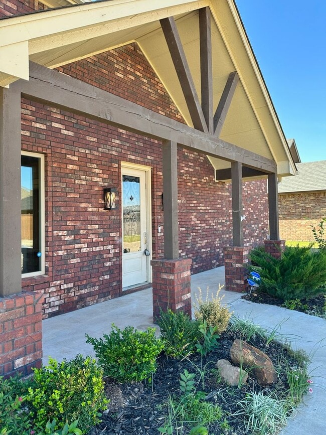 Building Photo - 2 story, 5-bedroom 3 bath home in Wyatt Acres