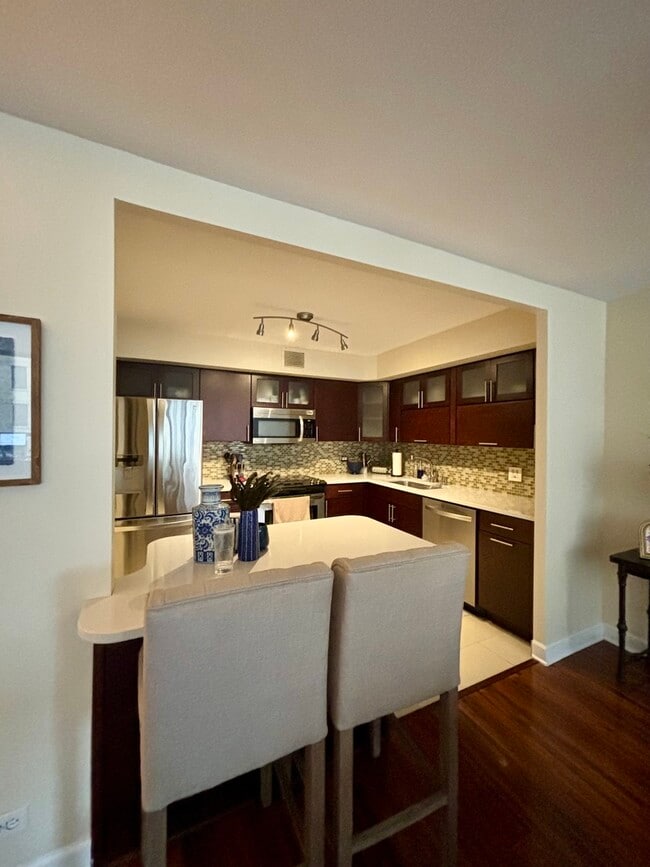 Building Photo - 201 E Chestnut St