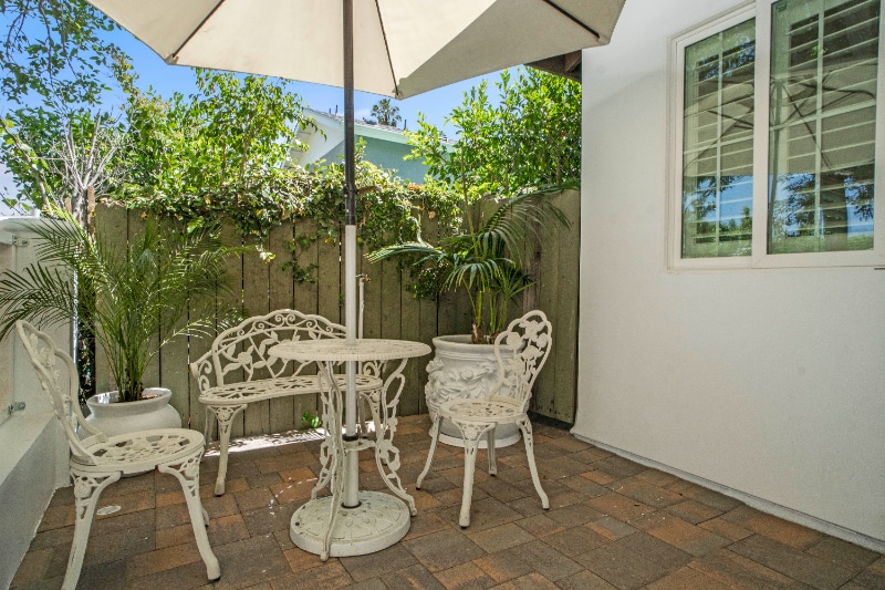 Building Photo - 4230 Van Nuys Blvd