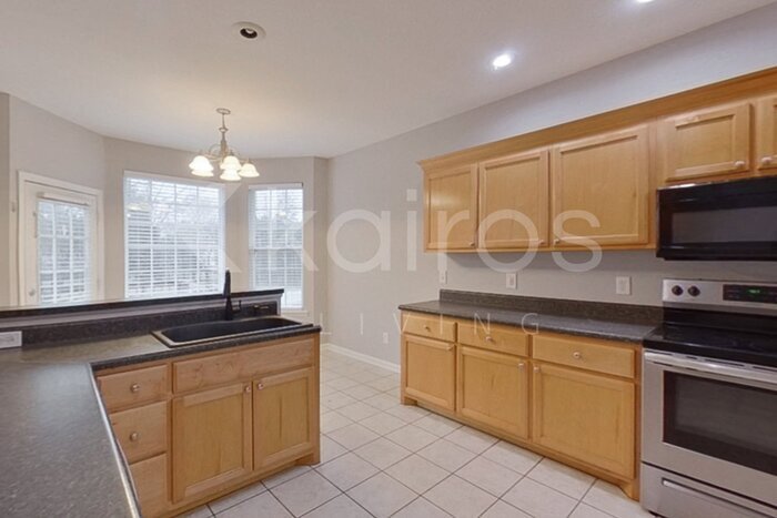 Building Photo - 605 Sophia Ct