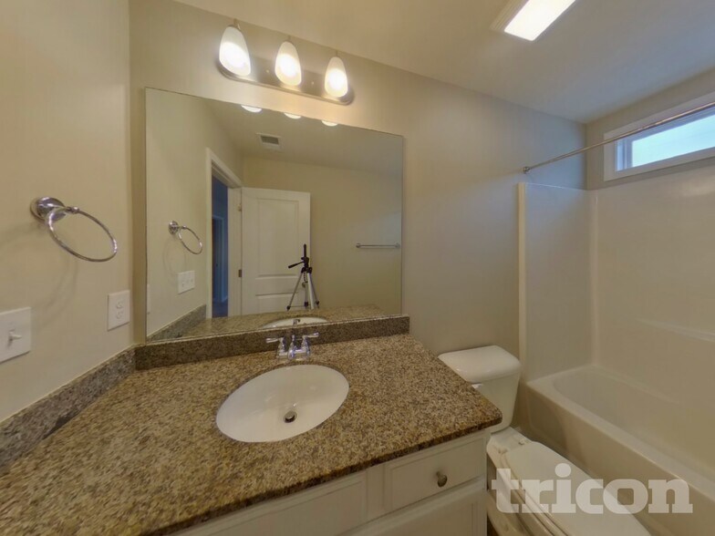 Building Photo - 931 Bryden Ln