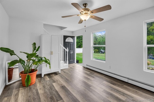 Building Photo - 98 Dahlia Dr