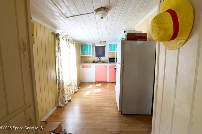 Building Photo - 317 Pineda St