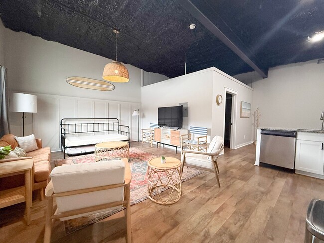 Building Photo - 209 S Church St