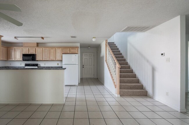 Building Photo - 854 Lago Vista Dr