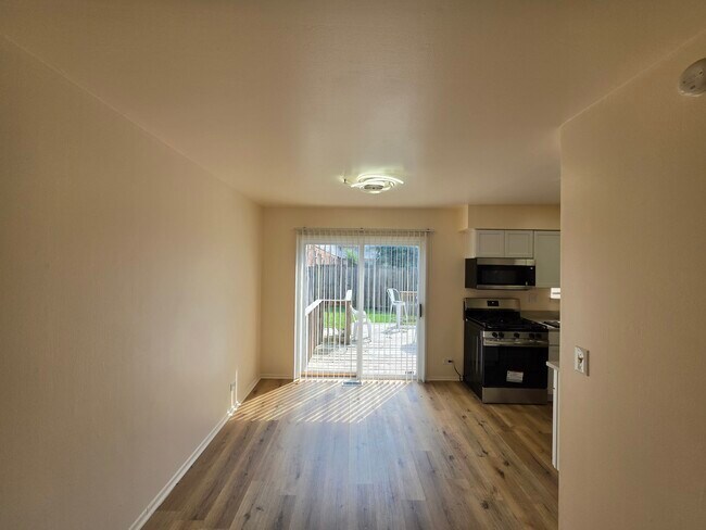 Building Photo - 5044 Brighton Ln