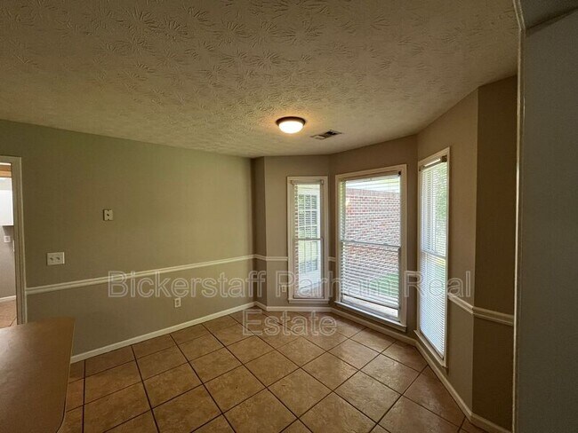 Building Photo - 8012 Rocky Creek Dr