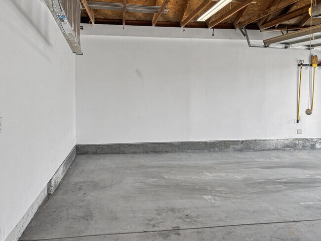 Building Photo - 76915 Turendot St