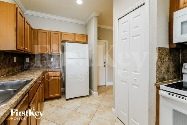 Building Photo - 665 SE 31st Ave