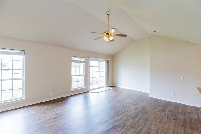 Building Photo - 255a Ravenwood Blvd