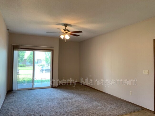 Building Photo - 1825 SW White Birch Cir
