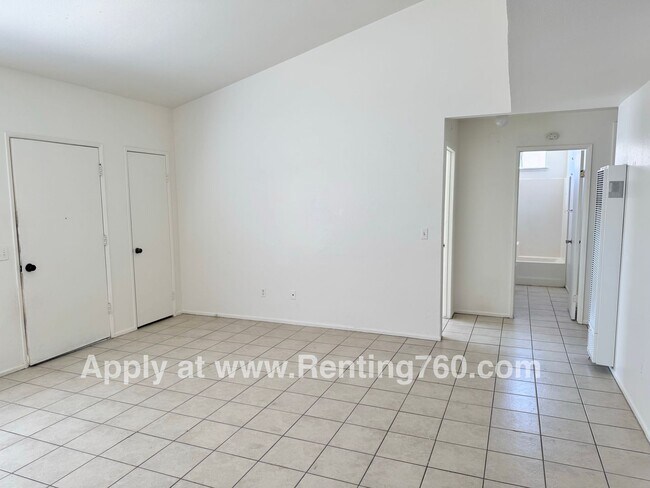 Building Photo - Spacious 2 Bed 1 Bath Home With Indoor Lau...