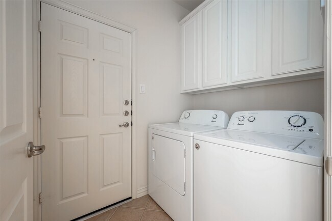 Building Photo - 14 Pomerelle Pl