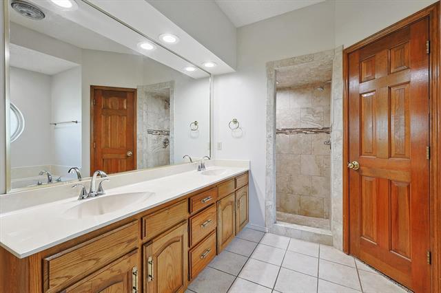 Building Photo - 7748 Incline Terrace