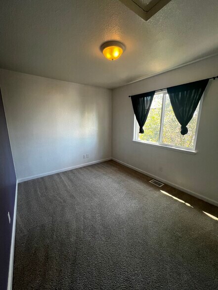 Building Photo - 2010 Falmoth Cir