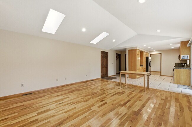 Building Photo - Single-Family Home in Near-Perfect Condition | 931 square foot 3-Car Garage!! | Covered Patio | L...