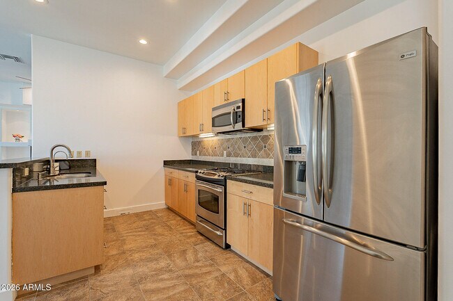 Building Photo - 6102 E Gold Dust Ave