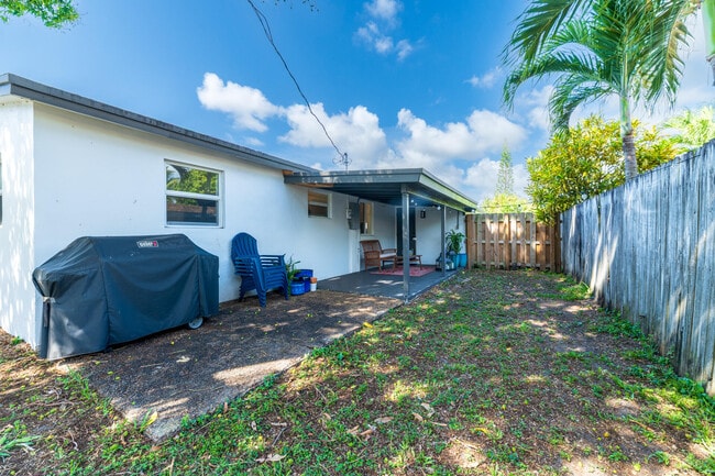 Building Photo - 5840 NE 1st Terrace