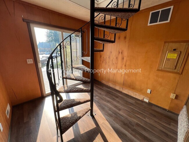 Building Photo - 2+ bed, 2 bath house on the Spokane River!