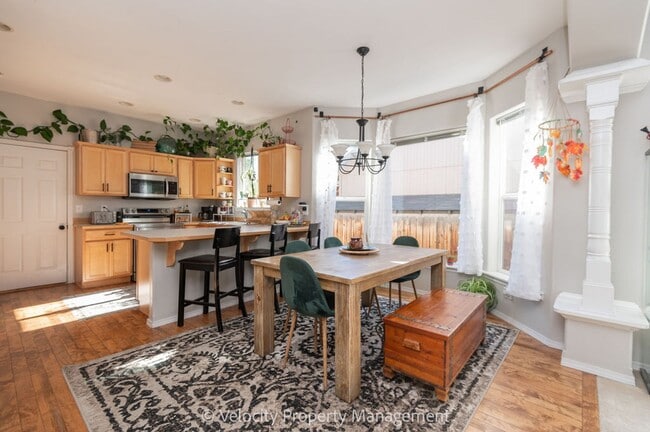 Building Photo - Single Level SW Redmond Home!