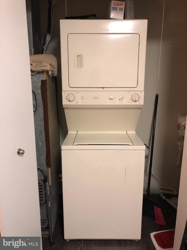 Building Photo - 12504 Loston Cir