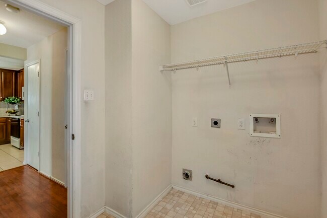 Building Photo - 18231 Valebluff Ln